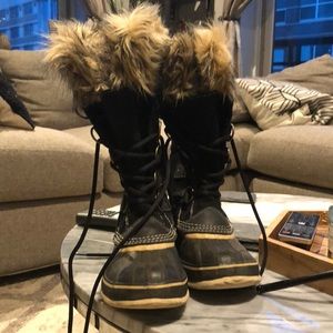 Sorel snow boots with the fur ;)